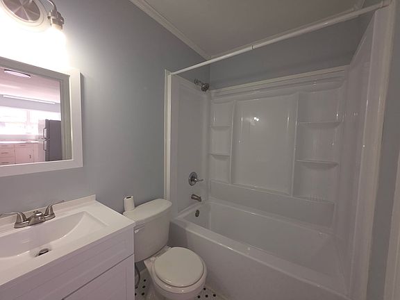 4th image of 2422 Highland Dr APT 4