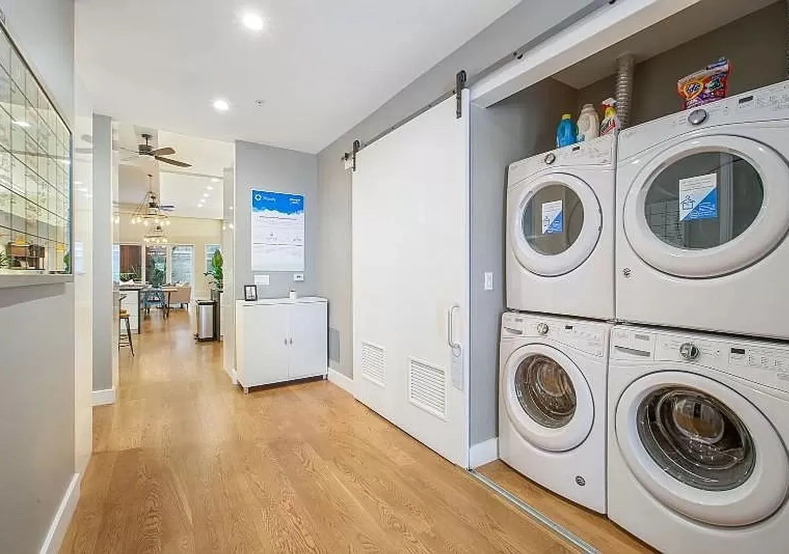 10 bed, 3000 sqft, $1,850 — Photo 2