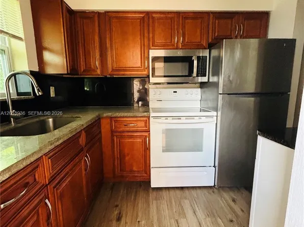 6631 SW 18th St #103, Hollywood, FL 33023