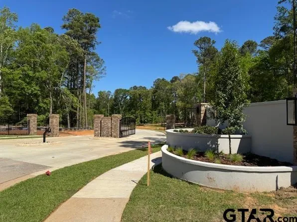 1777 Stone Creek Dr, Tyler, TX 75703