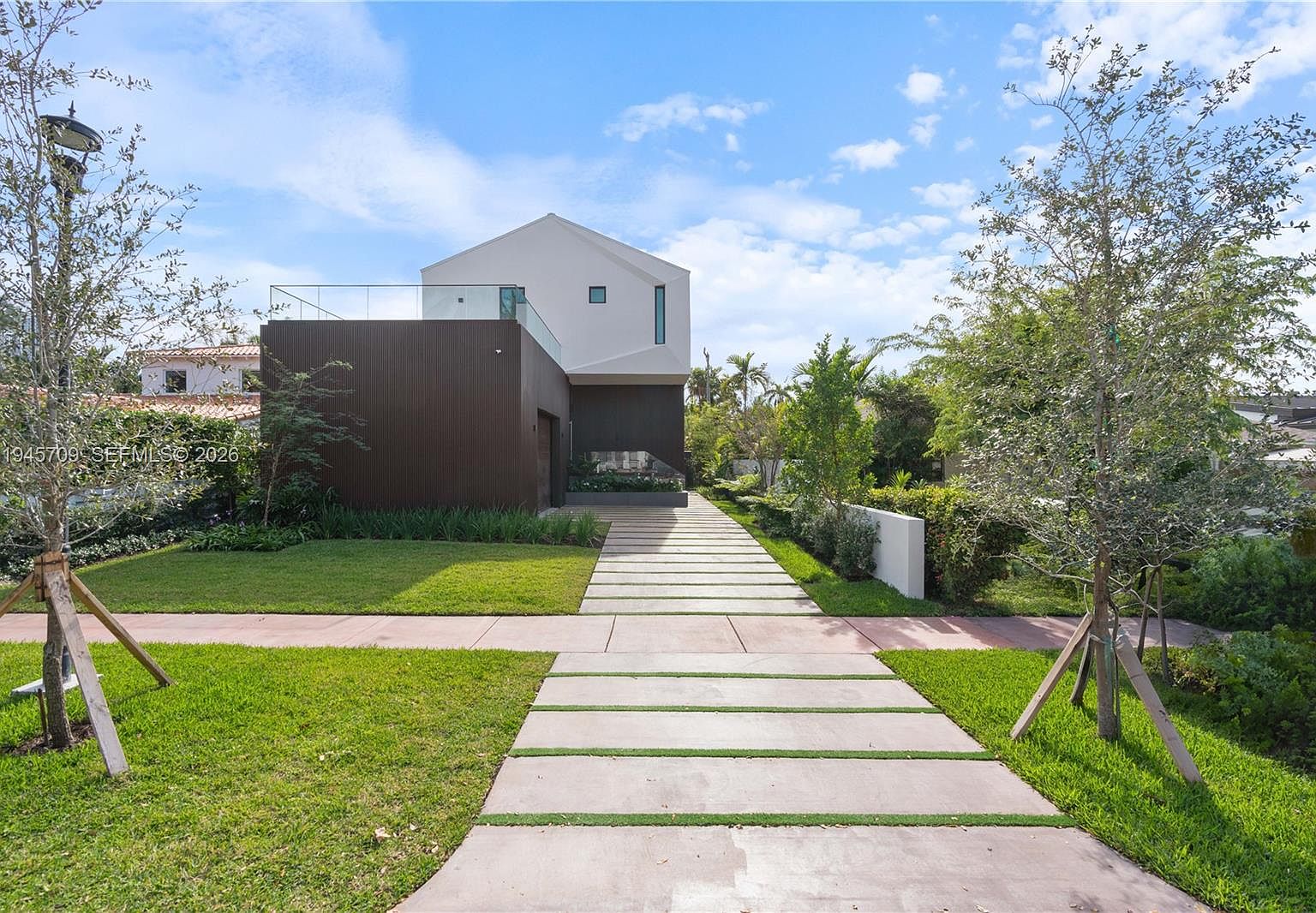 トップス #HOUSESET E50 E953 536 W 51st St, Miami Beach, FL 33140 | MLS #A11945709 | Zillow
