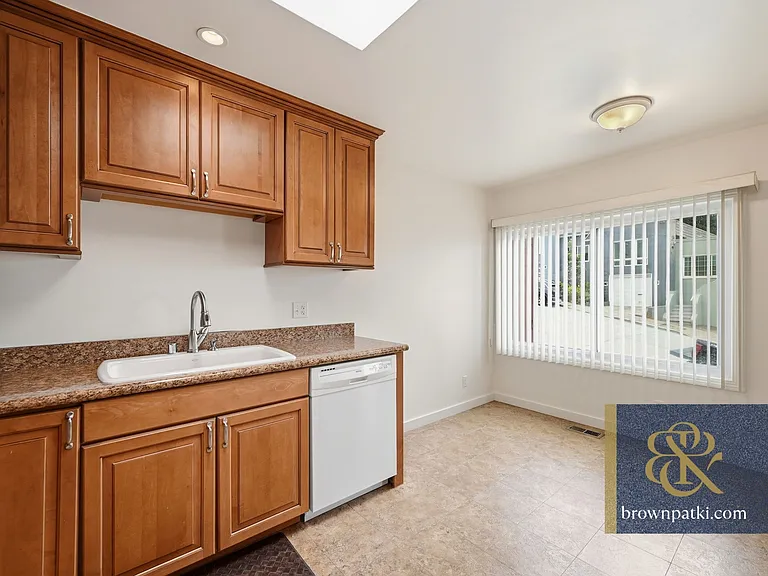 320 Bridgeview Dr — Photo 8
