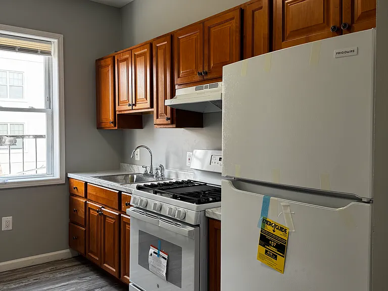 132-136 Elm Ave #6 — Photo 3