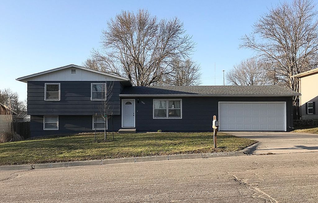 1031 Lane St, Clay Center, KS 67432 Zillow