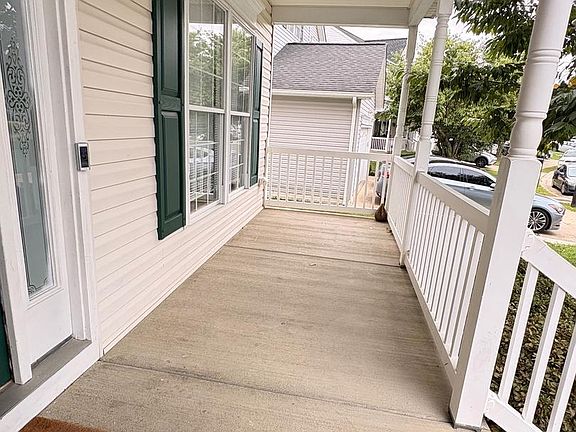 4th image of 40 Carlsbad Dr