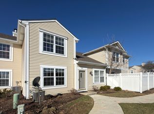 424 Le Parc Cir, Buffalo Grove, IL 60089