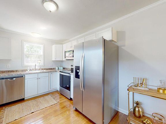 3rd image of 4734 Brookside Dr