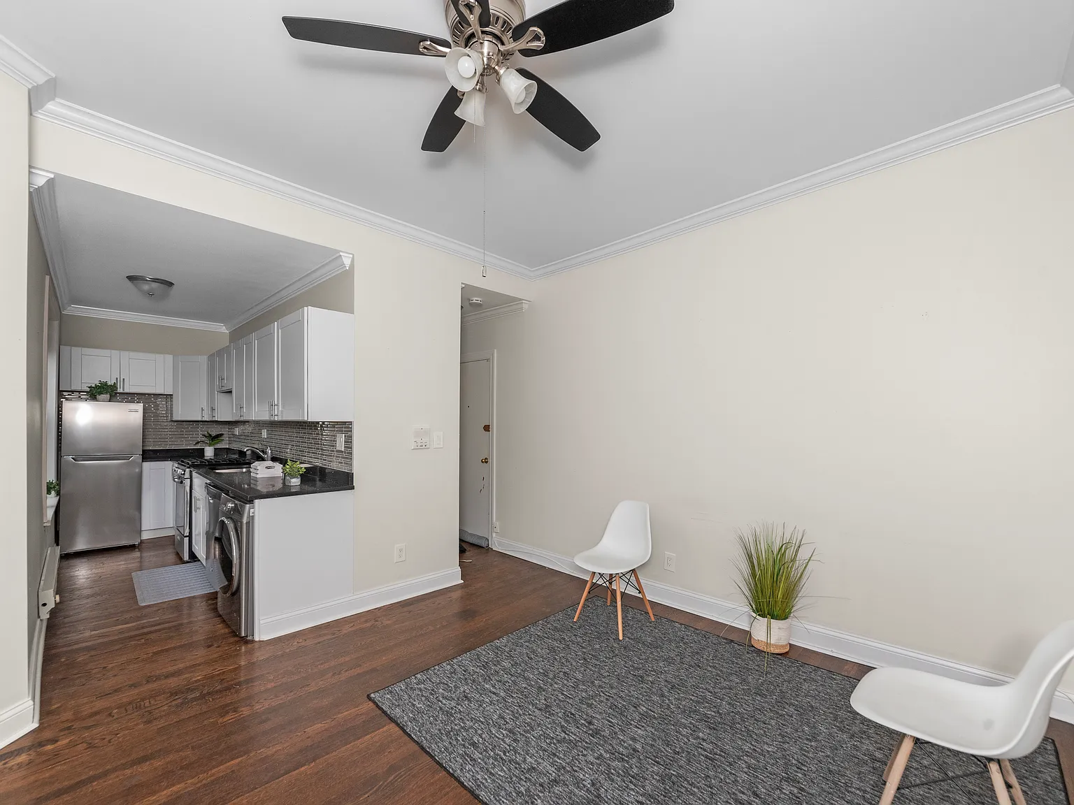 1 bed, 900 sqft, $2,354 — Photo 2