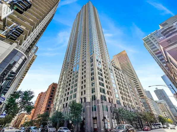 33 W Ontario St APT 21H, Chicago, IL 60654