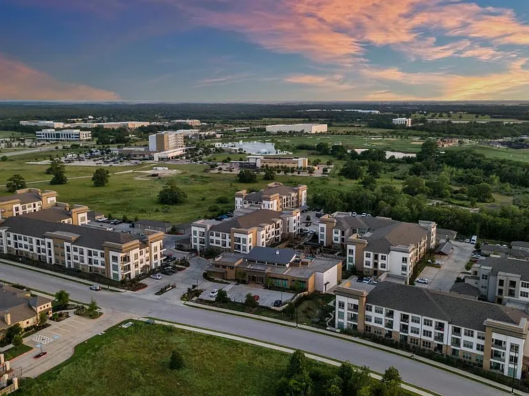 Lake Walk at Traditions Apartments — Photo 48