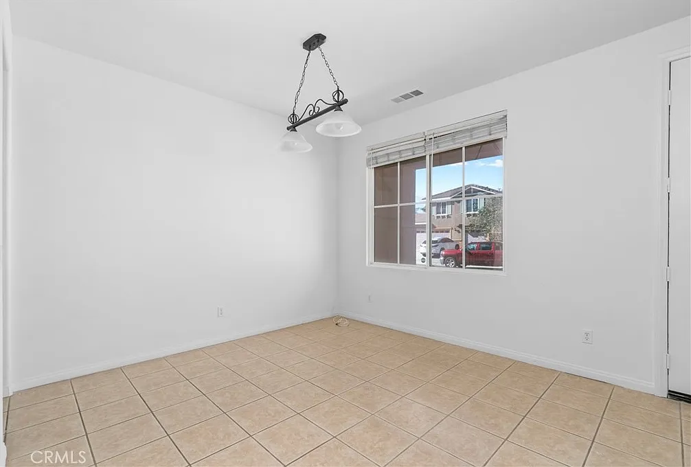 4 bed, 2073 sqft, $2,980 — Photo 4