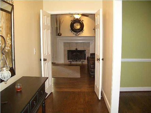 4th image of 417 Towne Lake Dr