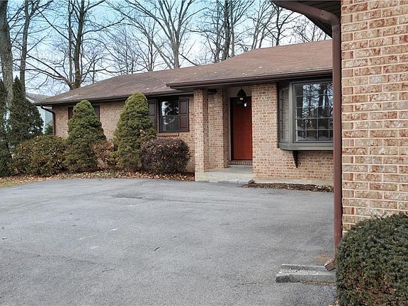 2nd image of 5185 Foxcroft Dr