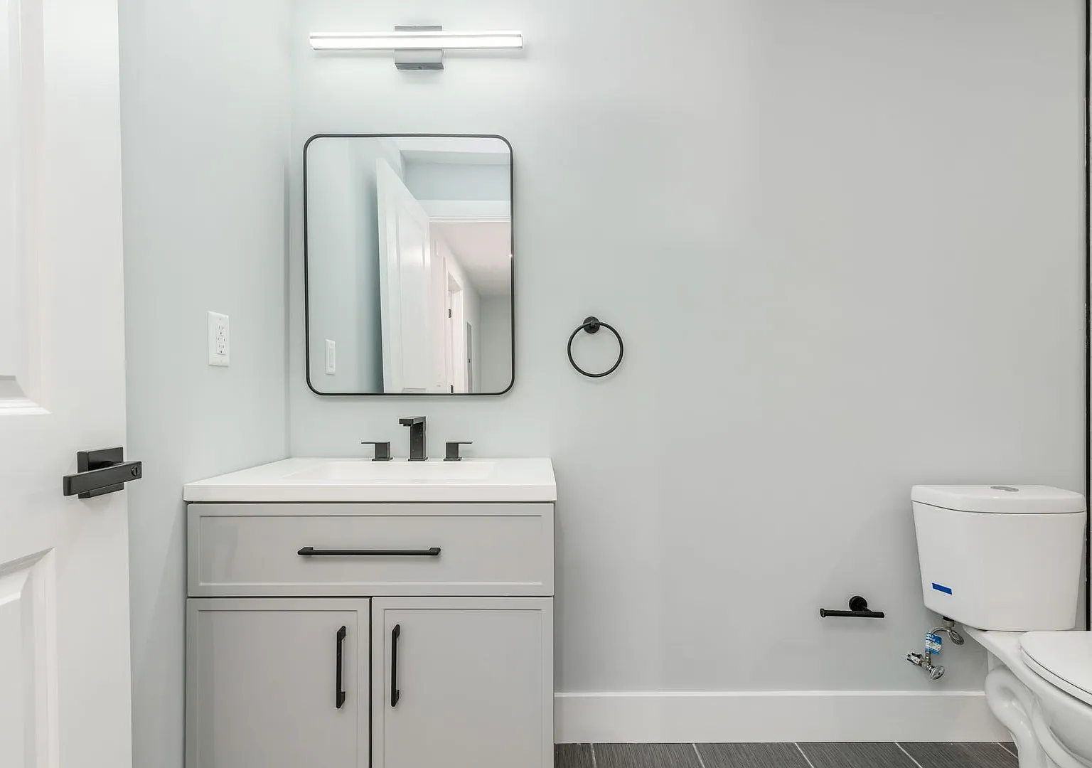 1 Bedroom Apartment in Modern Building with Private Backyard! — Photo 4