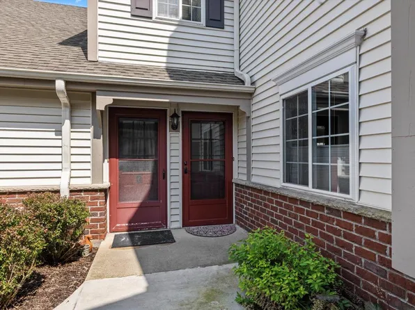 550 Pewaukee ROAD #B, Pewaukee, WI 53072