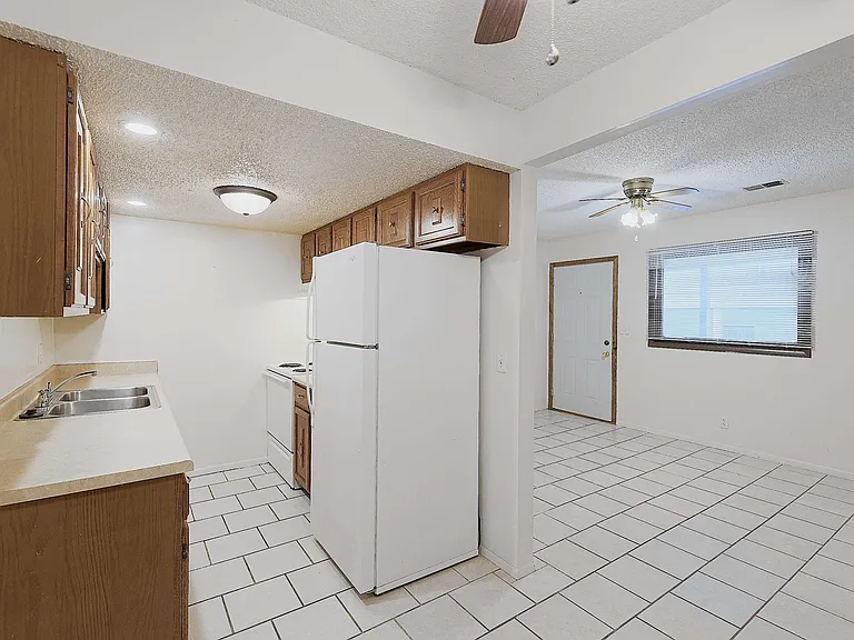 922 C St #3 — Photo 6