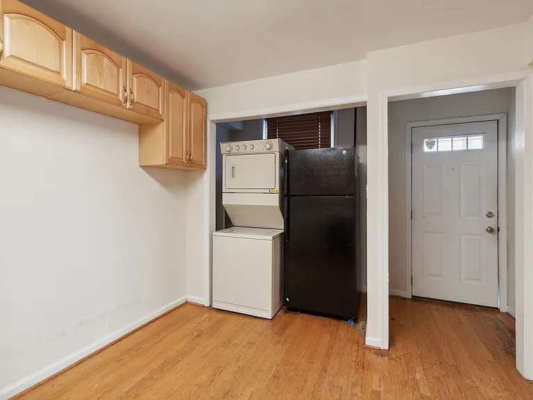 147 Conarroe St — Photo 8
