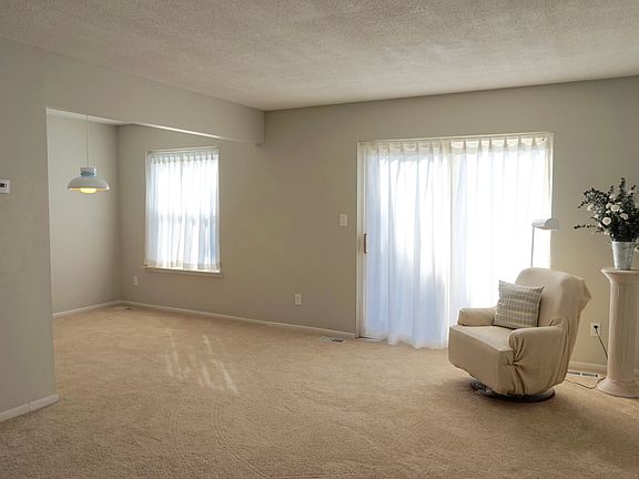 5th image of 12666 Elaine Dr