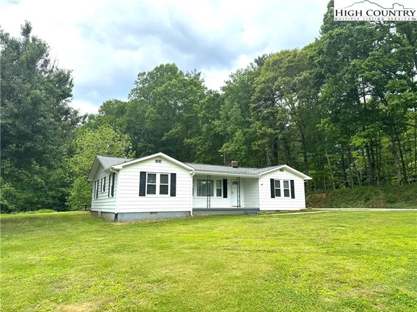 587 White Plains Road, Roaring River, NC 28669