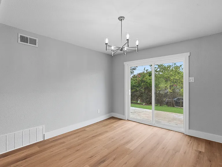 506 Rogers Way — Photo 5