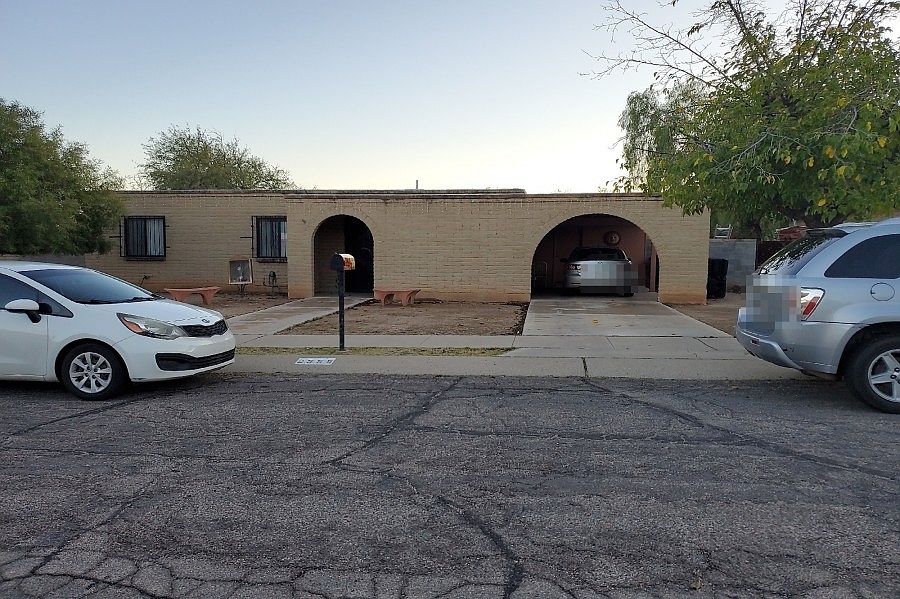 1st image of 2555 W Calle Genova