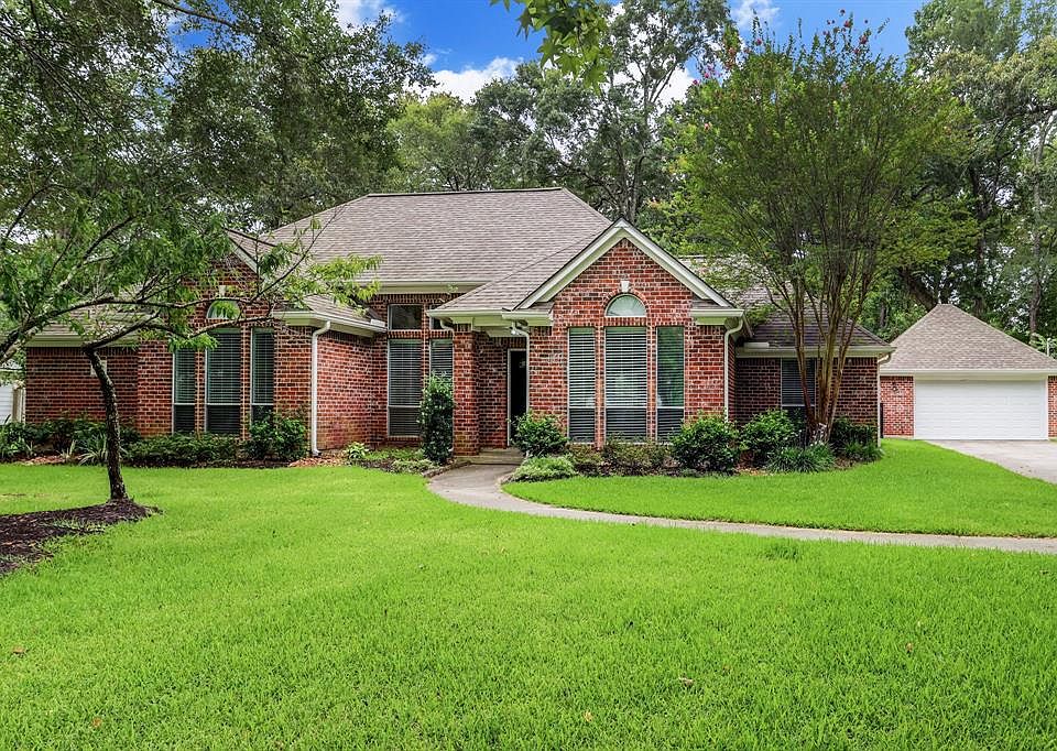 1st image of 419 Monarch Oak Dr