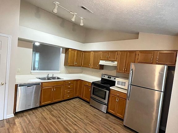 3rd image of 10846 Belair Dr
