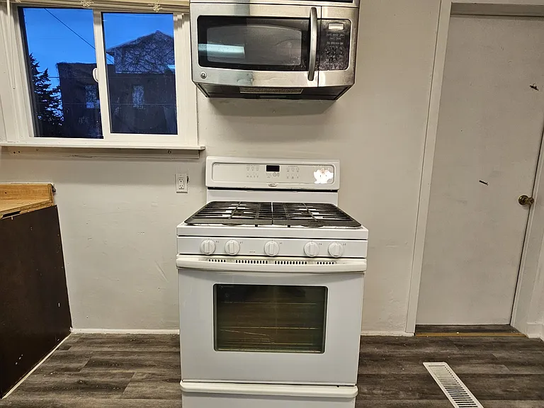 405 W Grimes Ave — Photo 2