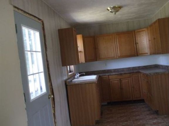 4th image of 833 Duke Ave