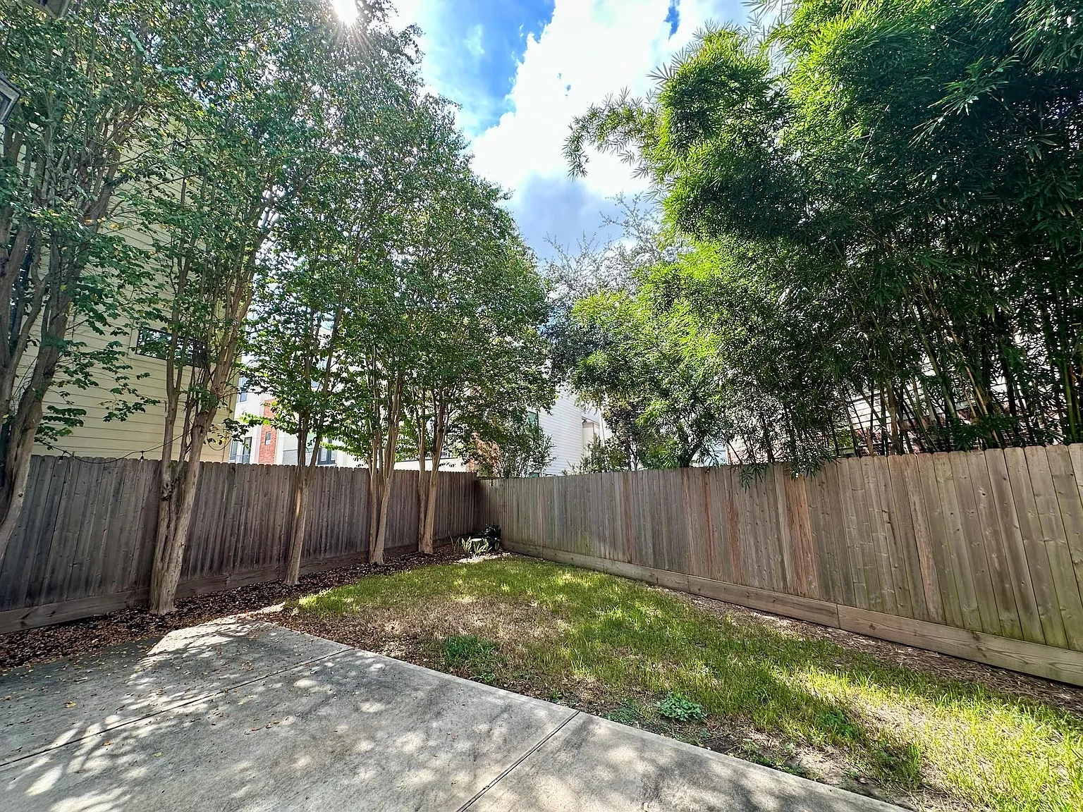 4 bed, 3.5 bath, 4050 sqft, $4,250 — Photo 2