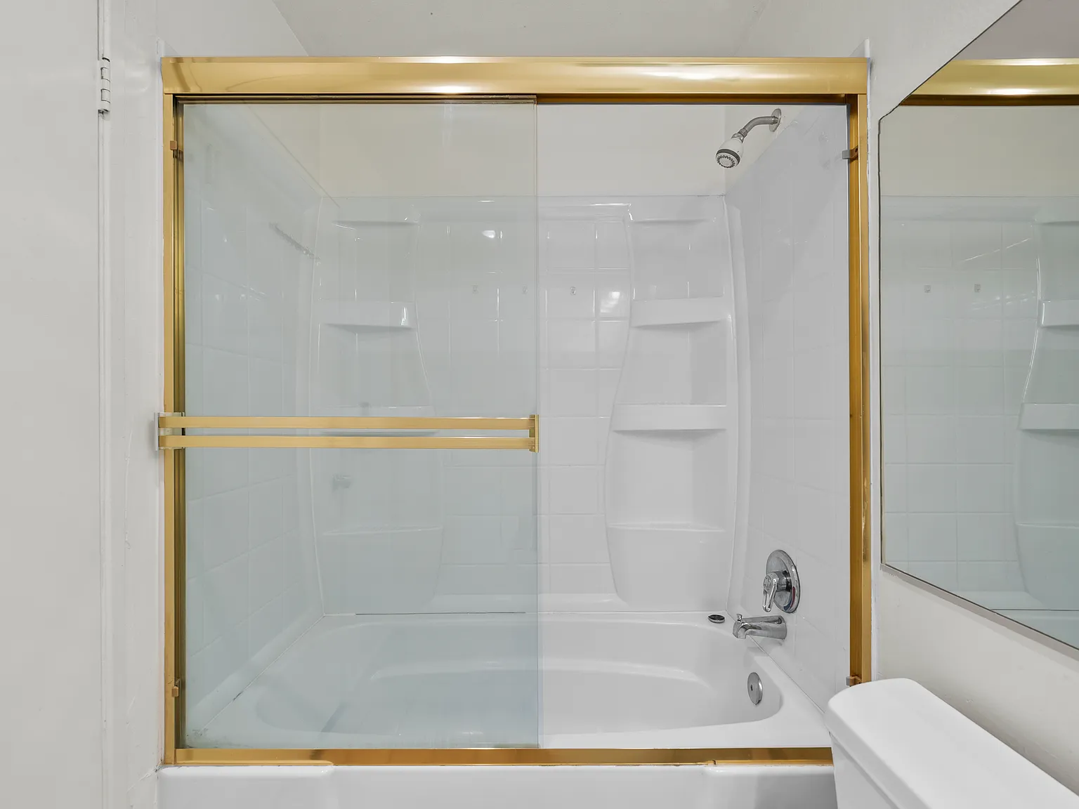 2 bed, 1200 sqft, $3,950 — Photo 3
