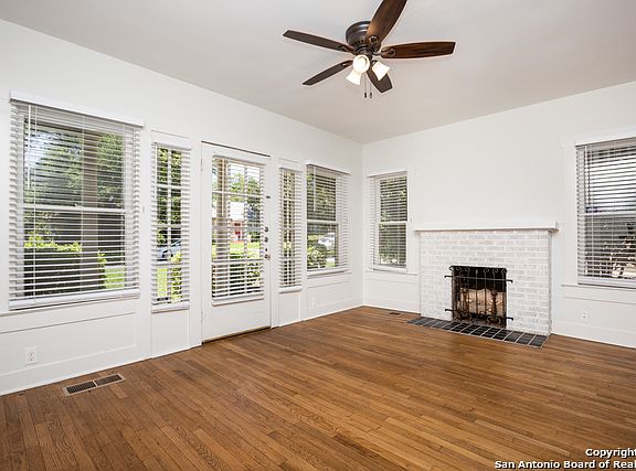 5th image of 228 W Norwood Ct