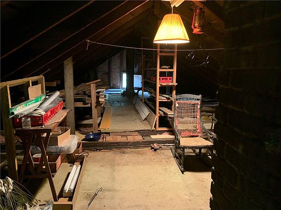 3rd image of 304-06 Whitney Ave