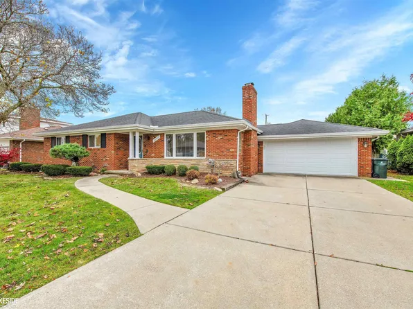 22312 Ardmore Park Dr, Saint Clair Shores, MI 48081