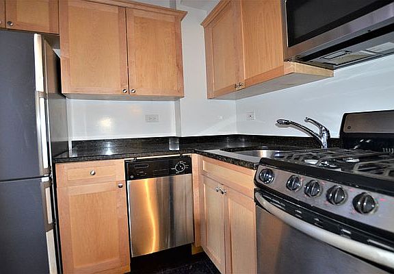 5th image of 95 Christopher St APT 9C