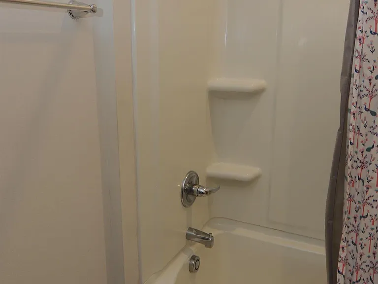385 Saskatoon Dr — Photo 17
