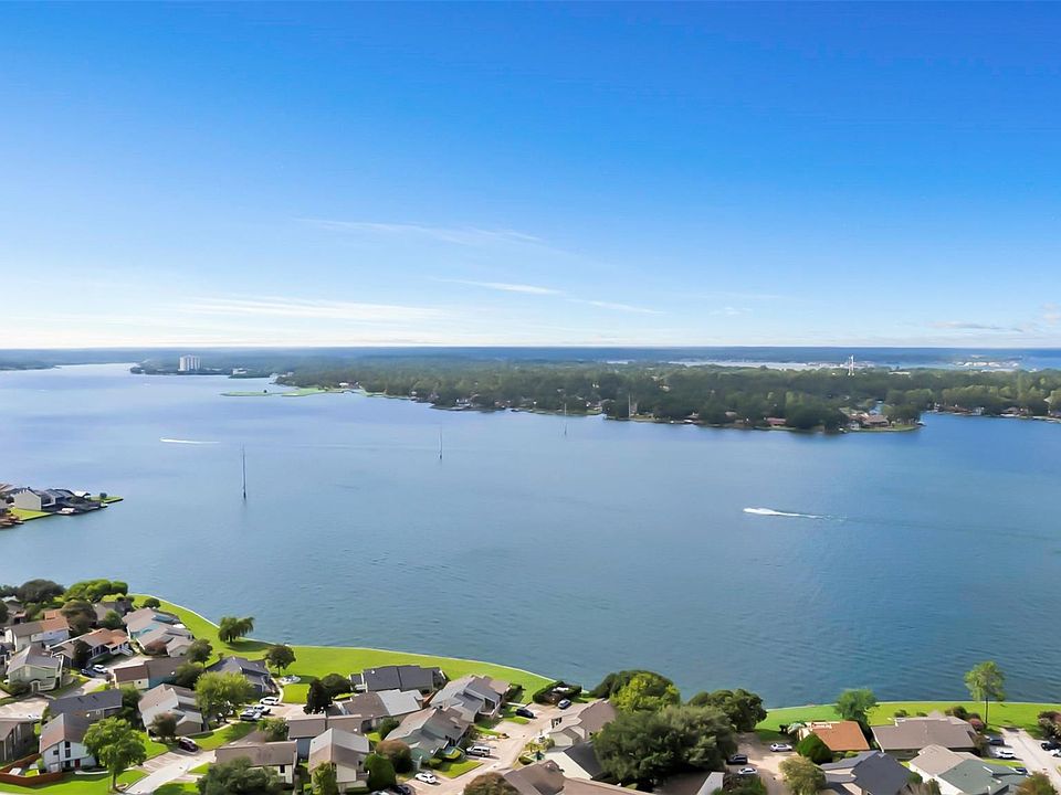 1st image of 100 April Point Dr S