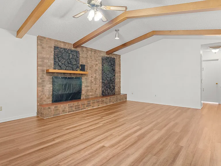 1116 Oakhurst Rd — Photo 5