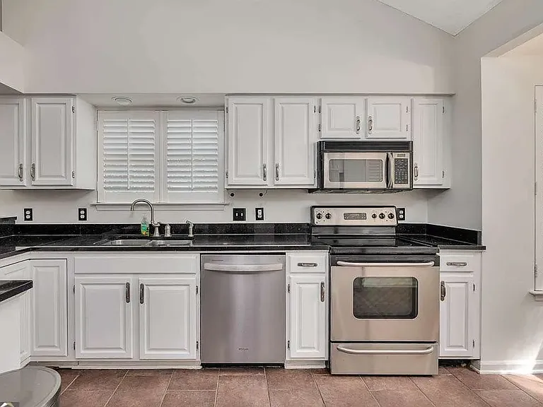 203 Grand Oaks Cir — Photo 8