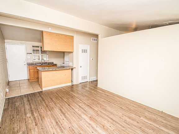 2nd image of 5046 E 35th Ave