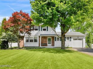 28 Bunker Hill Dr, Manalapan, NJ 07726