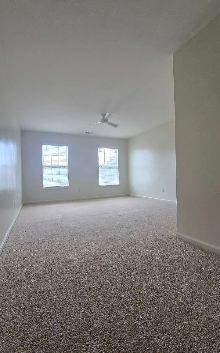 4 bed, 3591 sqft, $2,695 — Photo 2