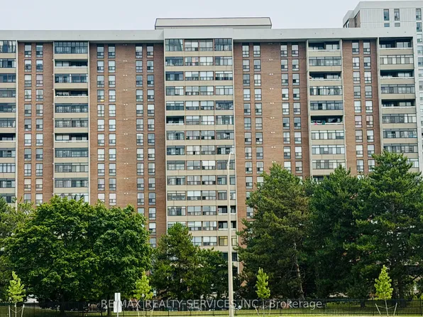 25 Kensington Rd #1402, Brampton, ON L6T 3W8