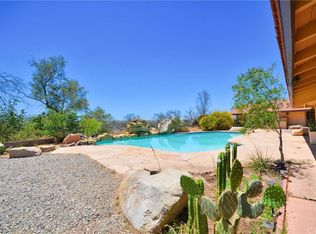 14546 Riverside Dr, Apple Valley, CA 92307