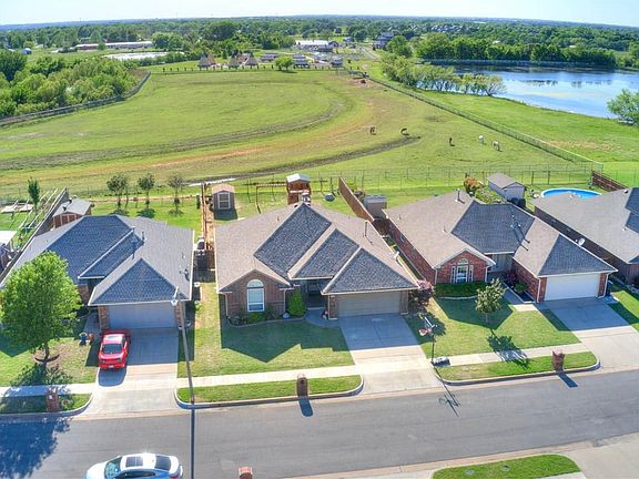 3rd image of 14401 Sylena Way