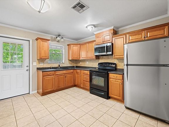 5th image of 512 N College St