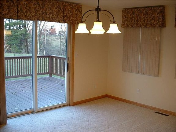 4th image of 480 Clairvaux Dr