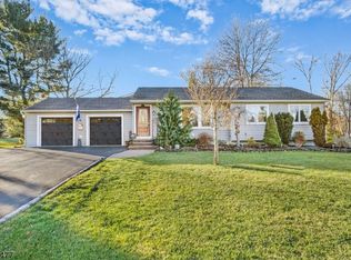 66 Castle Way, Basking Ridge, NJ 07920