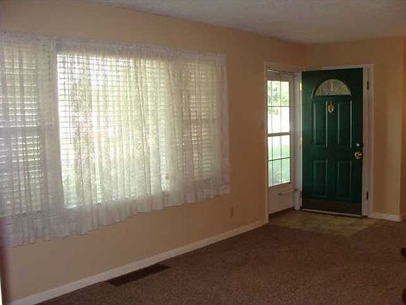 4th image of 1572 Terrace Dr