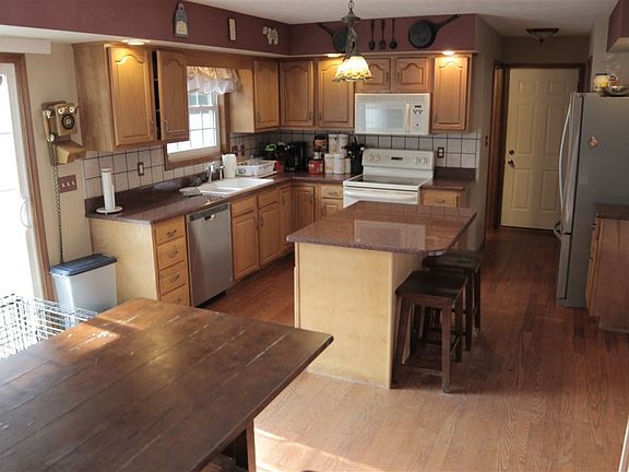 4th image of 54599 Chalmers Dr